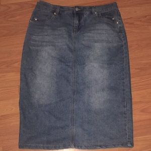 SOLD!! Women’s jean skirt